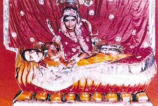 Depiction of Roop Kanwar upon her husband's funeral pyre